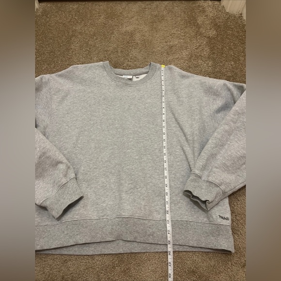Aritzia TNA Cozy Fleece Perfect Fit Heather Gray Chrome Crewneck Sweatshirt XL - Picture 6 of 9
